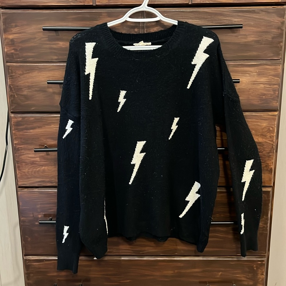 Lightning bolt detail sweater